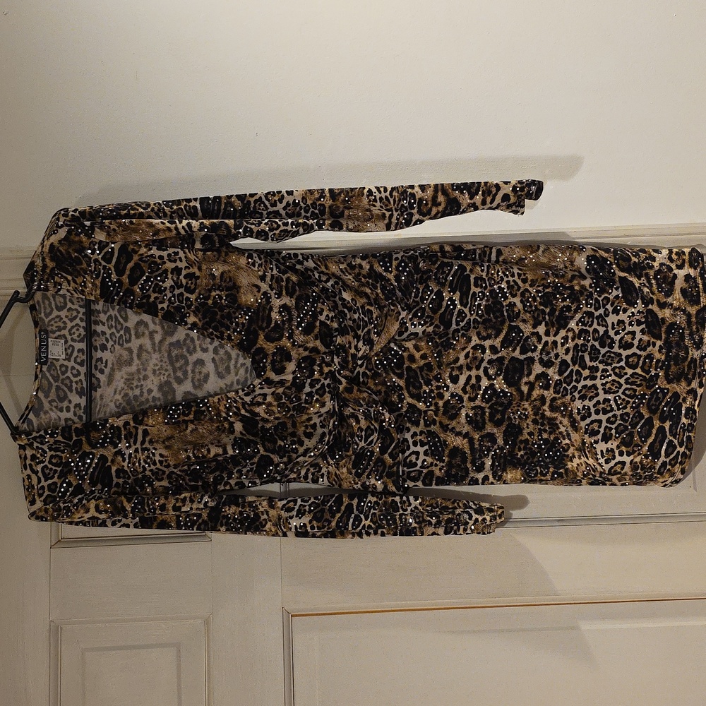 VENUS Womens Wild Animal Print Plunging Neckline Dress